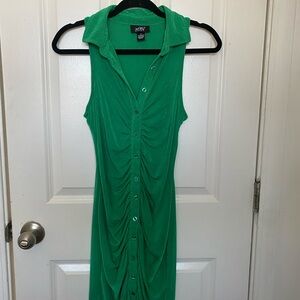 Green Sleeveless Button-Up Dress